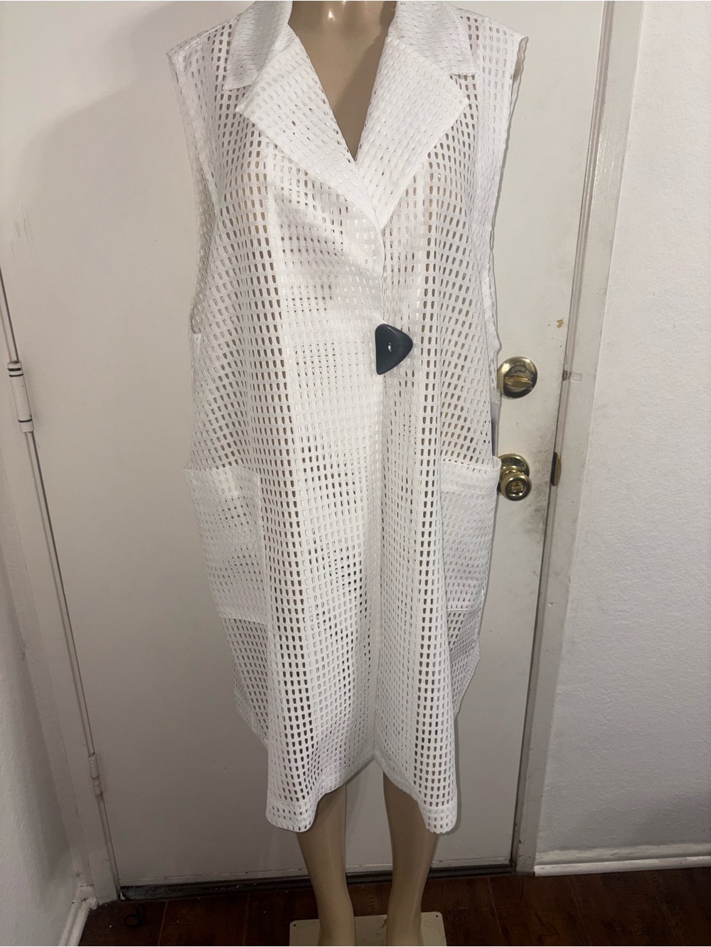 IC COLLECTION White Open-Weave Sleeveless Mesh Cover-Up Vest